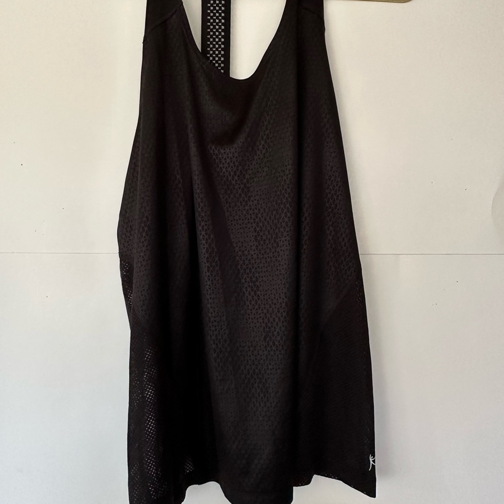 Dnaskin athletic top